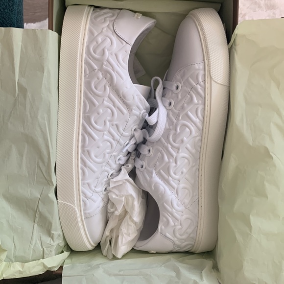 All white Burberry sneakers - Picture 6 of 13